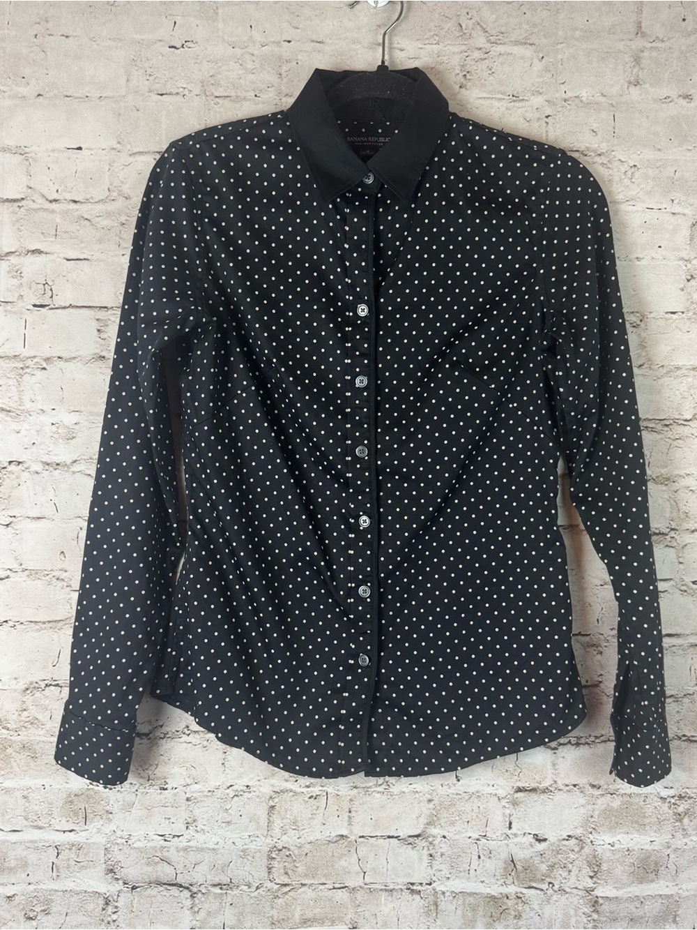 Banana Republic Size 4 Non-Iron Fitted Long Sleeve Button Down Shirt B&W Dot BR
